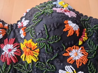 Corpiño y falda ee volantes