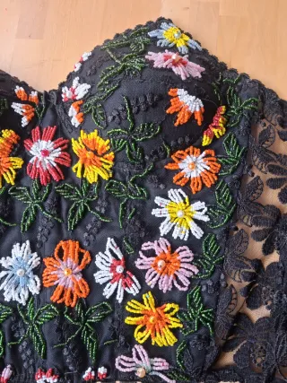 Corpiño y falda ee volantes