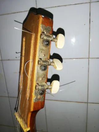 Guitarra clásica antigua