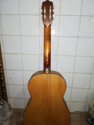 Guitarra clásica antigua