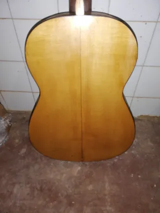 Guitarra clásica antigua