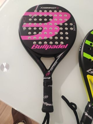 Mochila y 2 palas de pádel Bullpadel
