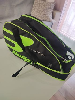 Mochila y 2 palas de pádel Bullpadel