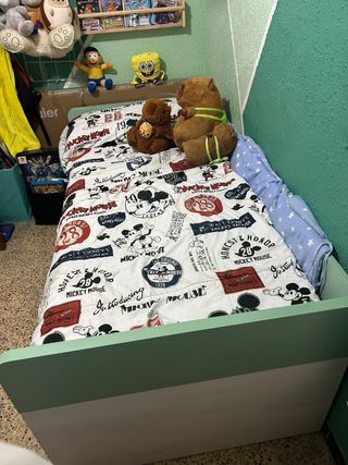 Cama y Armario Madera