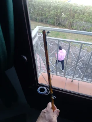 Caña de pescar amarilla