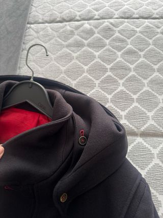 Abrigo El Ganso Negro con Rojo