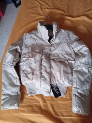 Chaqueta Beige Nueva