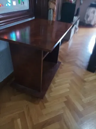 Mesa auxiliar con ruedas