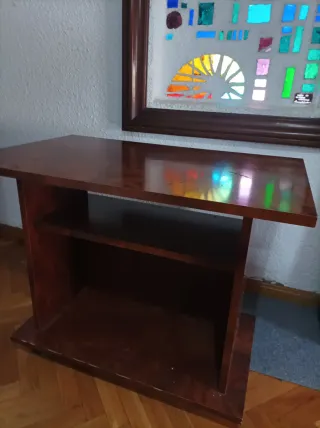 Mesa auxiliar con ruedas