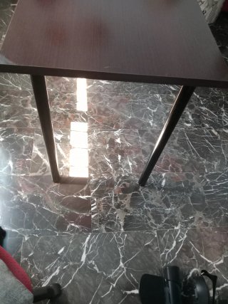 Amplia mesa de madera, ideal para para despacho,,,