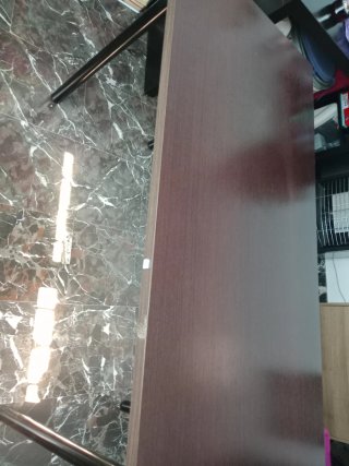 Amplia mesa de madera, ideal para para despacho,,,
