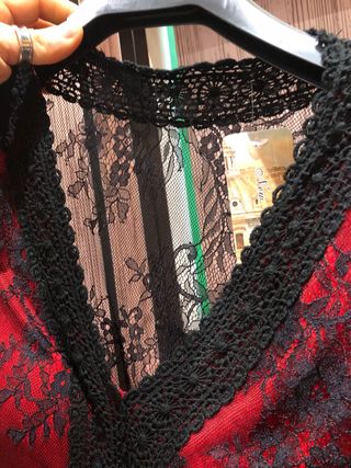 Vestito pizzo elegante rosso e nero