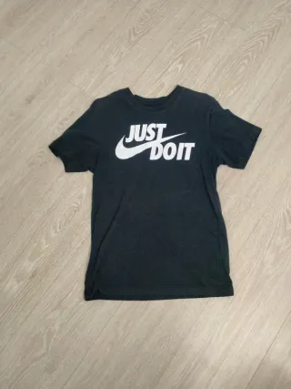 T-shirt Nike nera taglia XS
