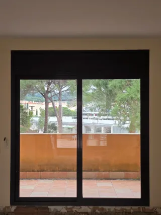 Puertas correderas aluminio con persiana