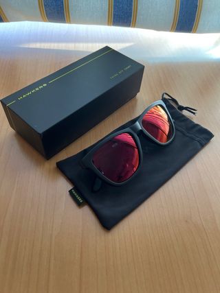 Gafas de sol Hawkers negras y rojas