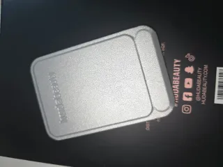 Soporte móvil Huda Beauty