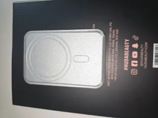 Soporte móvil Huda Beauty