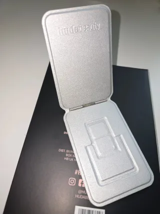 Soporte móvil Huda Beauty