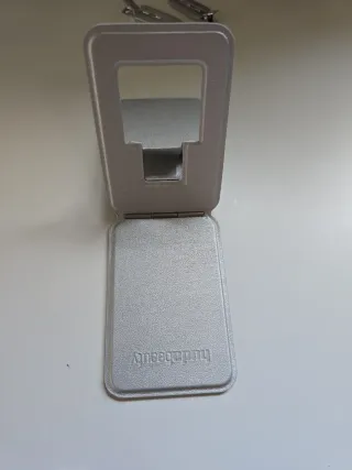 Soporte móvil Huda Beauty