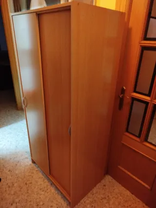 Armario puertas correderas madera