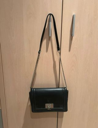 Bolso negro pequeño cadena