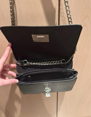 Bolso negro pequeño cadena