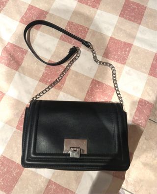 Bolso negro pequeño cadena