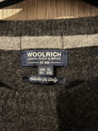 Jersey Woolrich Gris con Bolsillo.. Talla Xl como