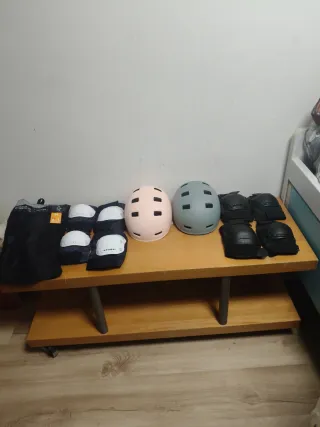 Casco y protecciones patinaje  decathlon los dos
