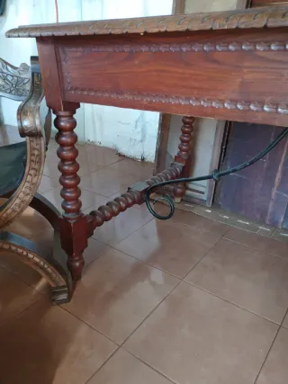 Mesa Castellana Antigua y Butacas