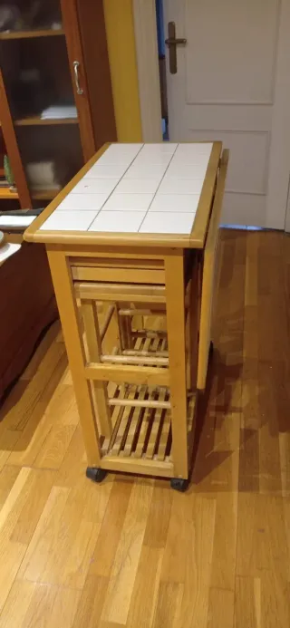 Mesa cocina madera cerámica con 2 taburetes