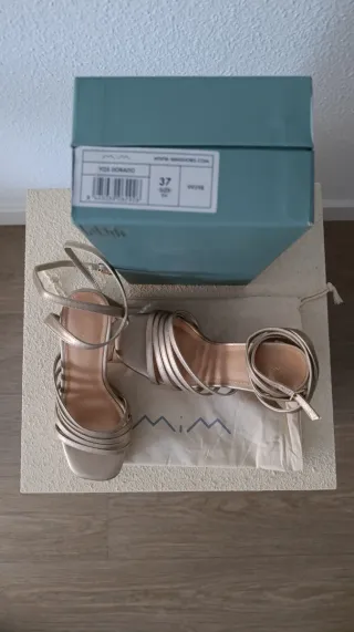 Sandalias Doradas de Plataforma con Tacón MIM