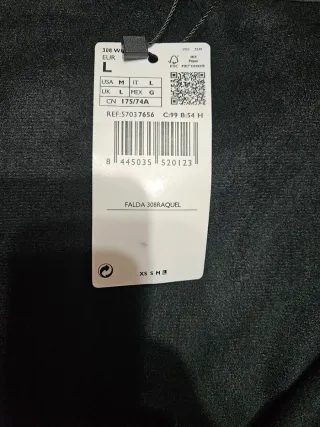 Falda polipiel negra a estrenar