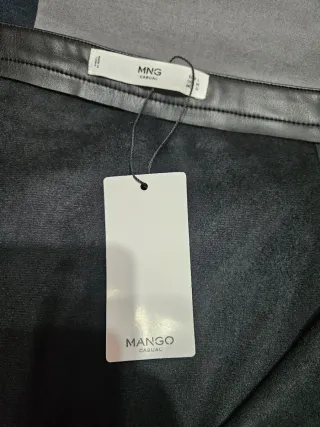 Falda polipiel negra a estrenar