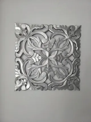 Adornos de pared de madera tallada plateada