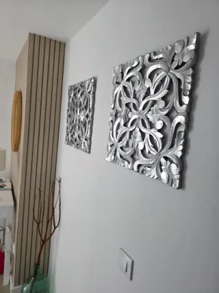 Adornos de pared de madera tallada plateada