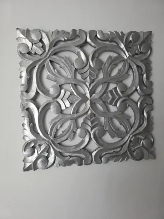 Adornos de pared de madera tallada plateada