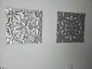 Adornos de pared de madera tallada plateada