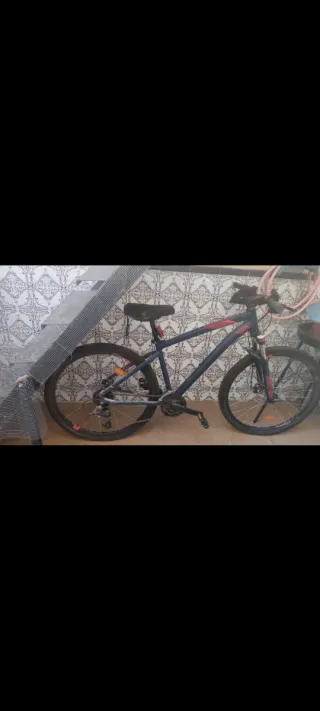 Bicicleta MTB azul poco uso