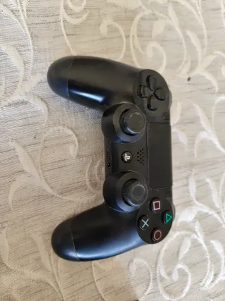 PS4 (PlayStation 4) Negra Modelo FAT, 500 GB