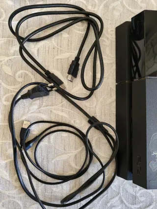 PS4 (PlayStation 4) Negra Modelo FAT, 500 GB