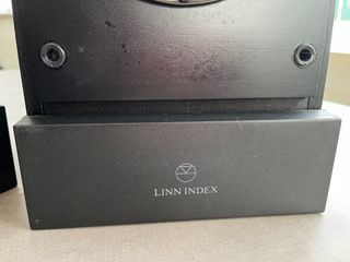 Linn Index - Pareja Monitores