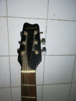 Guitarra Acústica Marrón