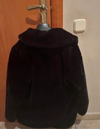 Abrigo piel sintética negro