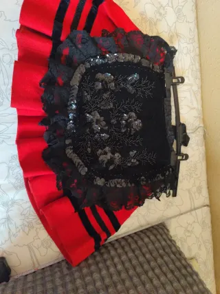 Traje Regional Asturiana (Falda Mandil y Dengue),