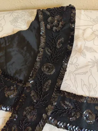 Traje Regional Asturiana (Falda Mandil y Dengue),