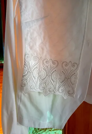 Camisa blanca bordada