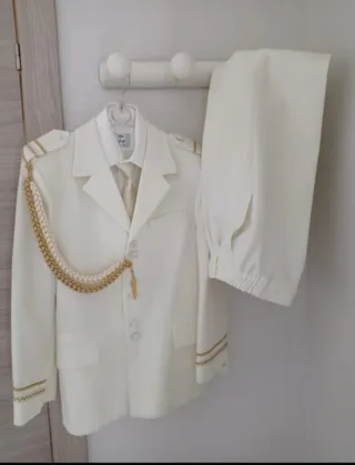 Traje comunión niño blanco y dorado