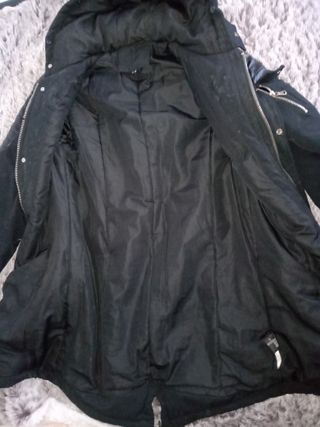 Parka larga acolchada con capucha