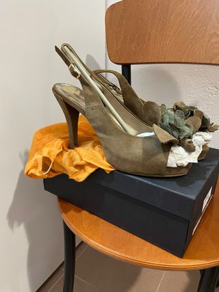 Zapatos de tacón beige talla 39